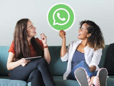 mulheres felizes com o atendimento no whatsapp