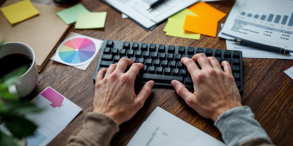 prompts de IA, marketing empresarial, atendimento ao cliente, automação de marketing, IA para empresas, otimização de processos, tecnologia empresarial, inteligência artificial, personalização de atendimento, marketing digital